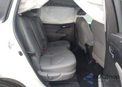 2022 Toyota Highlander Xle z USA, uszkodzony, nr VIN 5TDGZRBHXNS178532